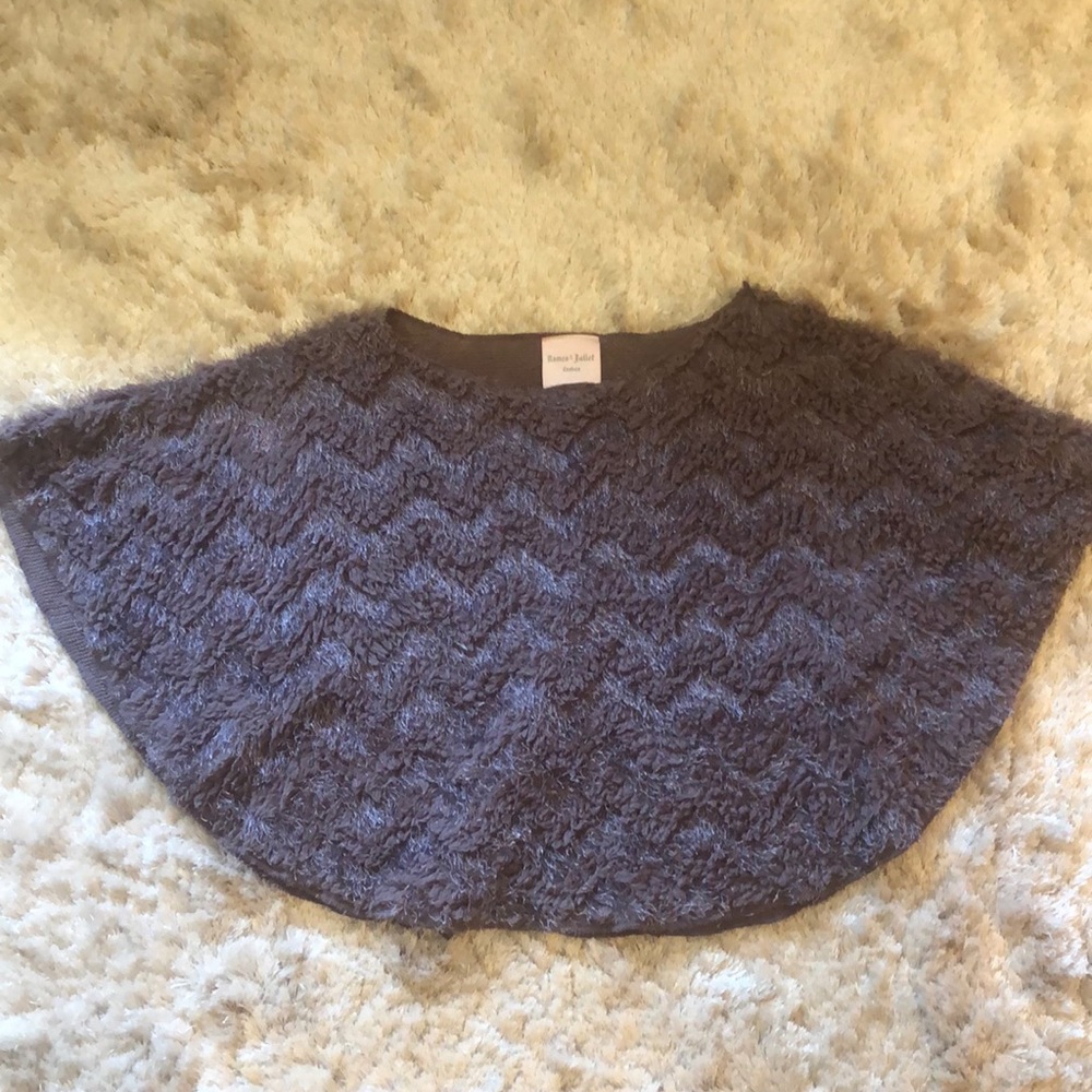 Romeo & Juliet fuzzy poncho in mauve